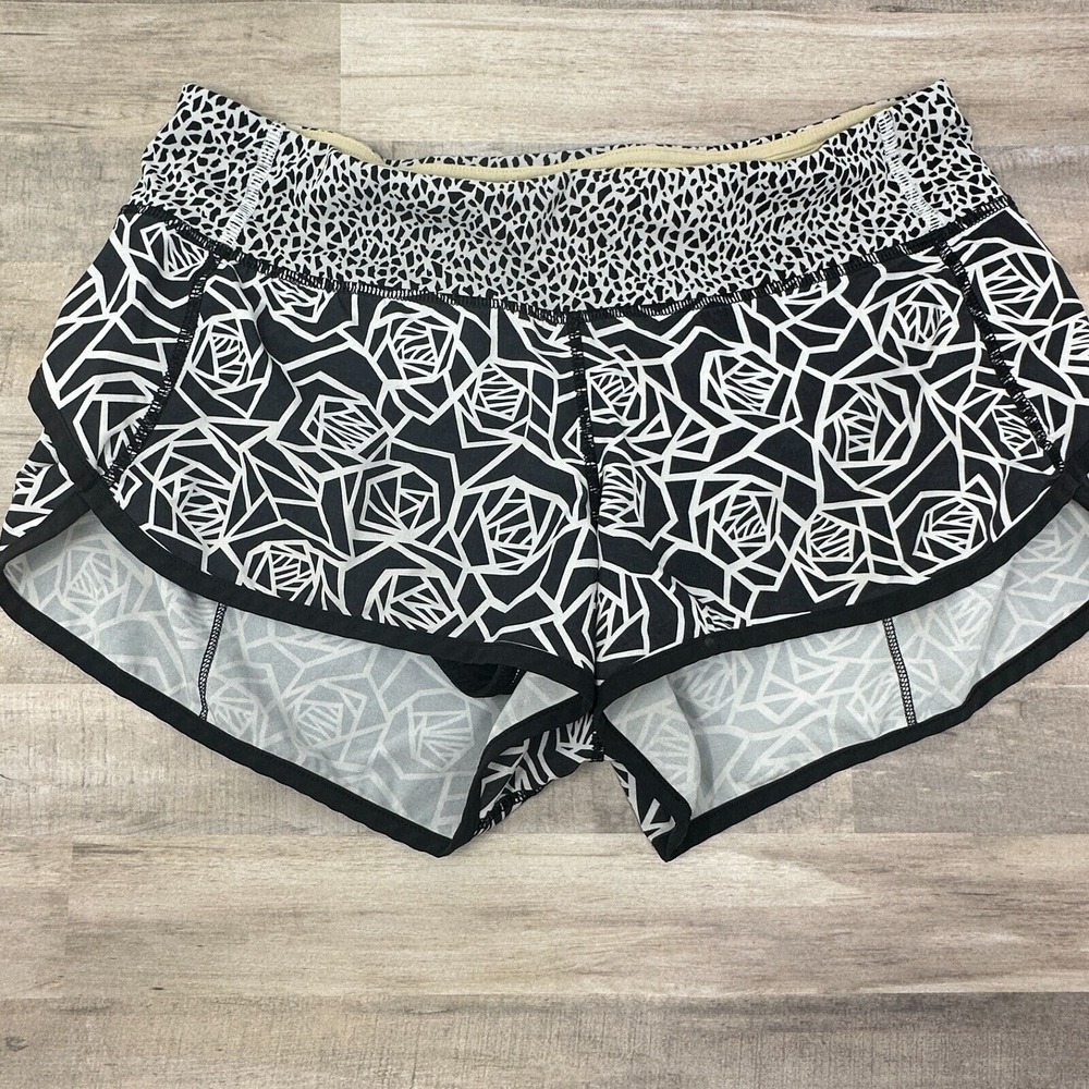 Lululemon 6 Run Speed Shorts‎ Black White Posey Miss Mosaic Floral 4 Way Stretch